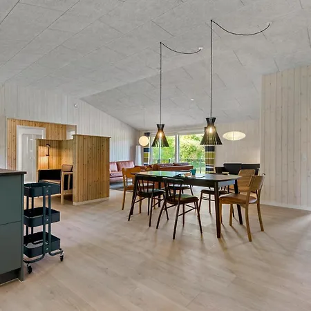 Дом отдыха 4 Bedroom Gorgeous In *