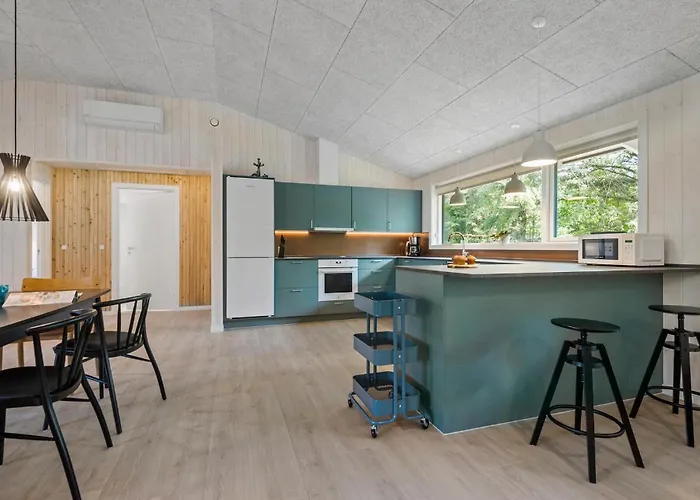 4 Bedroom Gorgeous In Дом отдыха *